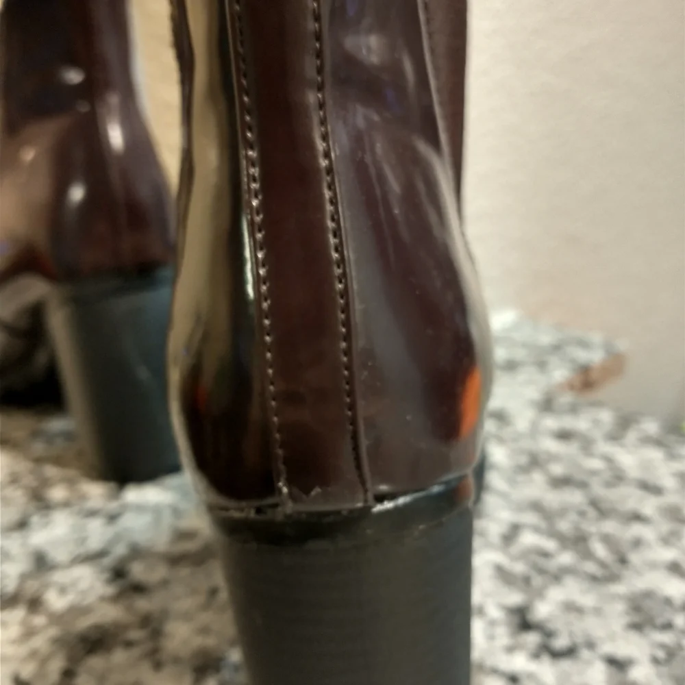 Breckelle's Brown Burgundy Chunky Heel Ankle Boot Elastic Shiney 7 1/2 FLAWS - Picture 9 of 15